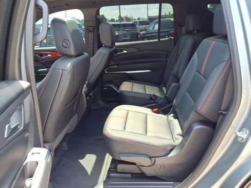 Used 2024 Chevrolet Traverse RS AWD/4WD image 14
