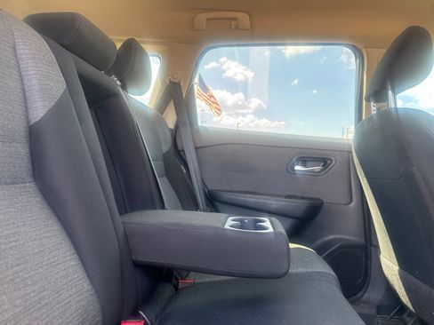Used 2023 Nissan Rogue SV FWD image 32