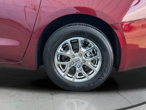 Used 2023 Chrysler Voyager LX image 28