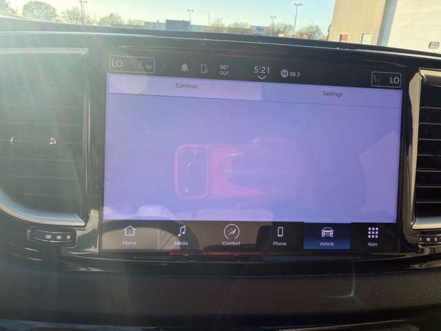 Used 2024 Chrysler Pacifica Touring-L FWD image 28