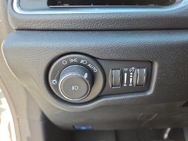 Used 2025 Chrysler Pacifica Limited FWD image 21