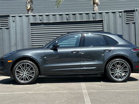 Used 2025 Porsche Macan image 2