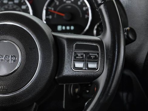 Used 2014 Jeep Wrangler Unlimited Sahara w/ Dual Top Group AWD/4WD image 16
