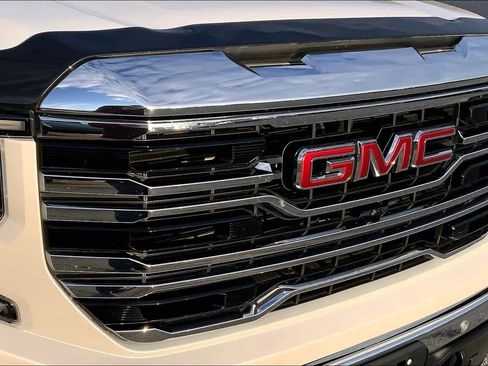 Used 2024 GMC Sierra 1500 SLT image 29