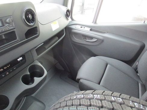 Used 2023 Mercedes-Benz Sprinter 4500 image 16