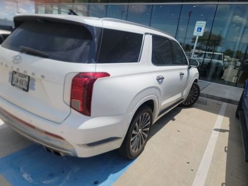 Used 2024 Hyundai Palisade Calligraphy FWD image 3