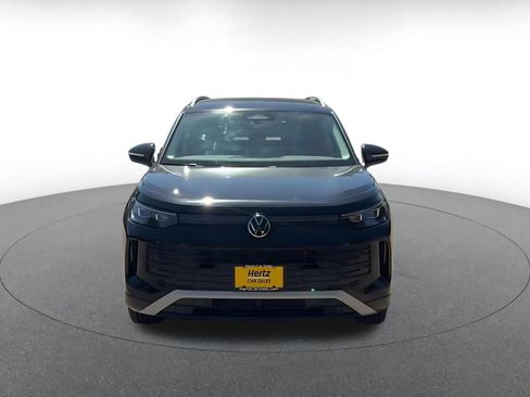 Used 2026 Volkswagen Tiguan SE AWD/4WD image 4