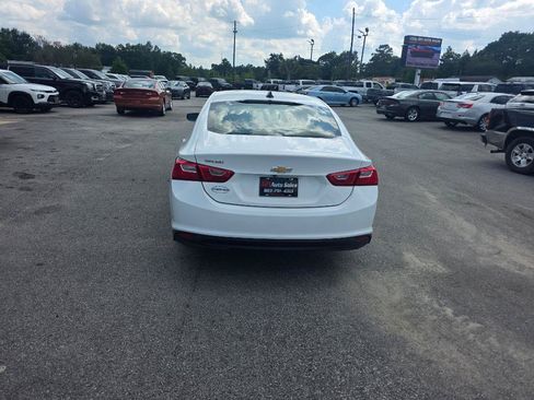Used 2018 Chevrolet Malibu LS FWD image 3
