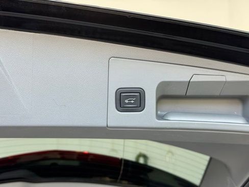 Certified 2023 Cadillac XT5 Premium Luxury w/ LPO, Floor Liner Package image 40