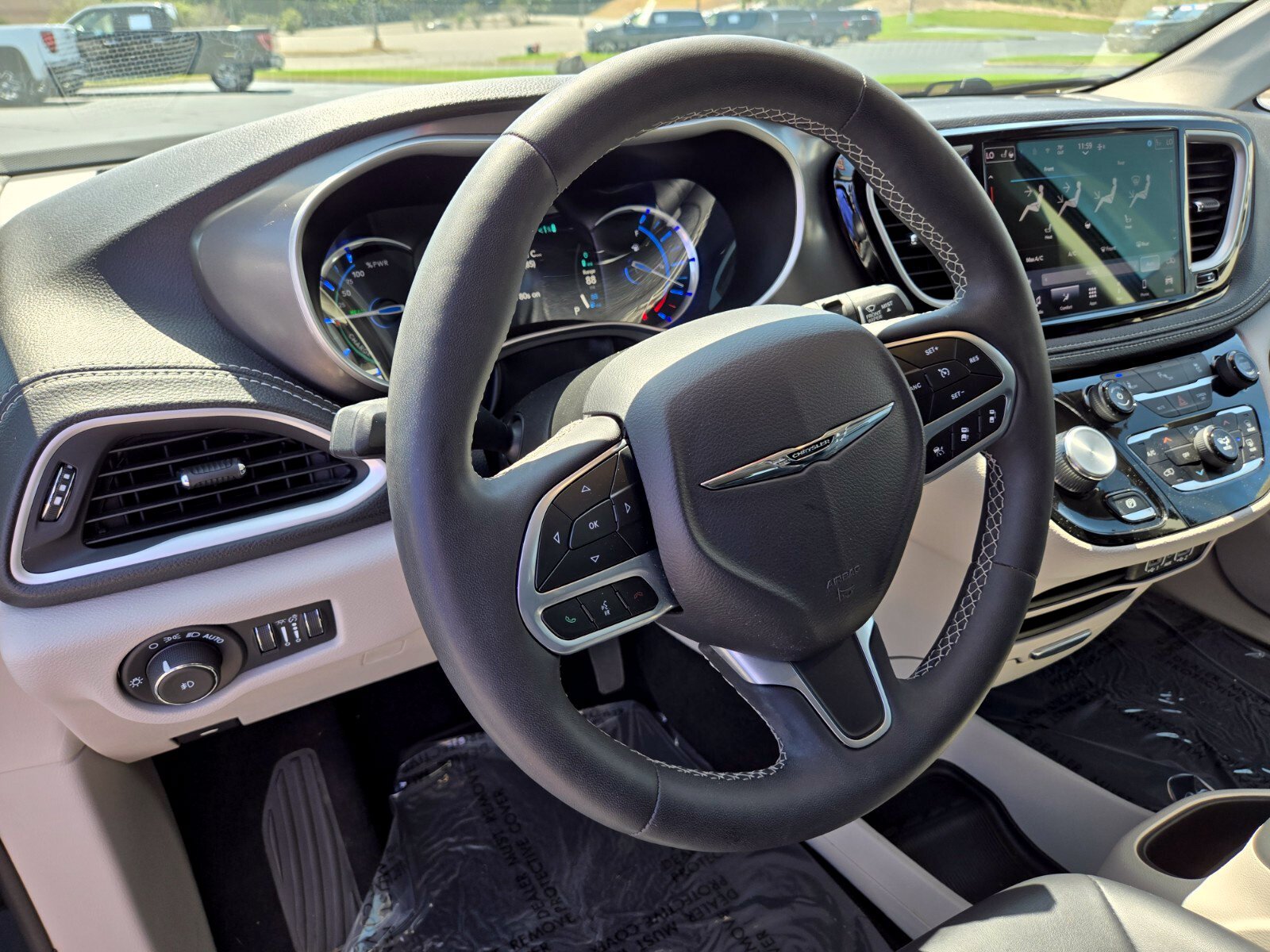 Used 2024 Chrysler Pacifica Limited FWD image 11