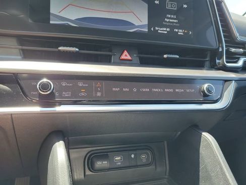 Used 2024 Kia Sportage EX FWD image 23
