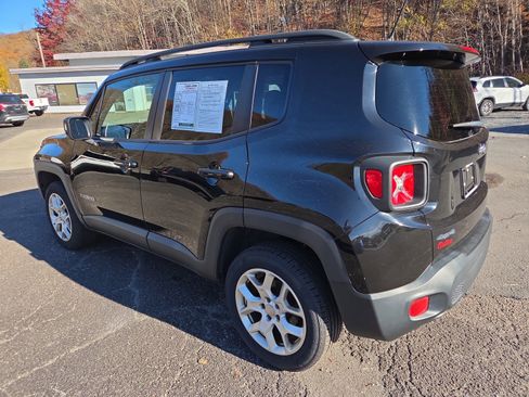 Used 2015 Jeep Renegade Latitude w/ Popular Equipment Group image 4