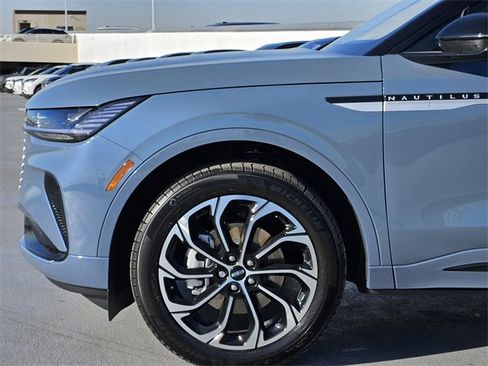 New 2026 Lincoln Nautilus Reserve image 9