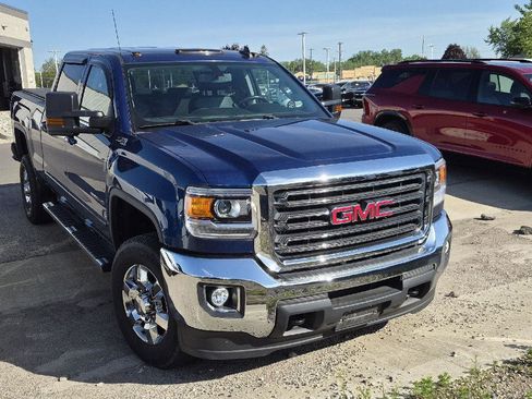 Used 2018 GMC Sierra 2500 SLE w/ HD SLE Preferred Plus Package AWD/4WD image 2