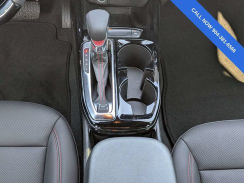 Used 2025 Chevrolet Trax RS w/ Sunroof Package FWD image 19