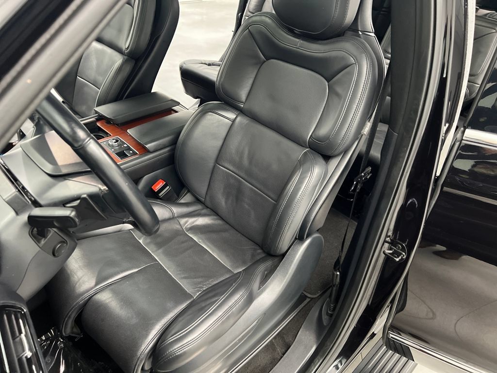Used 2024 Lincoln Navigator Reserve AWD/4WD image 11