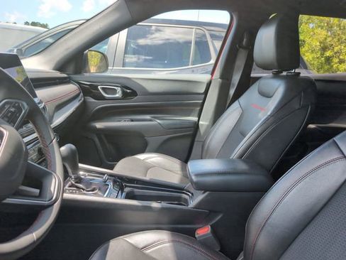 Used 2025 Jeep Compass Trailhawk image 2