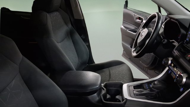 Used 2020 Toyota RAV4 XLE w/ Convenience Package FWD image 23