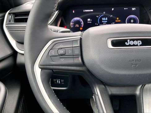Used 2024 Jeep Grand Cherokee Altitude image 21