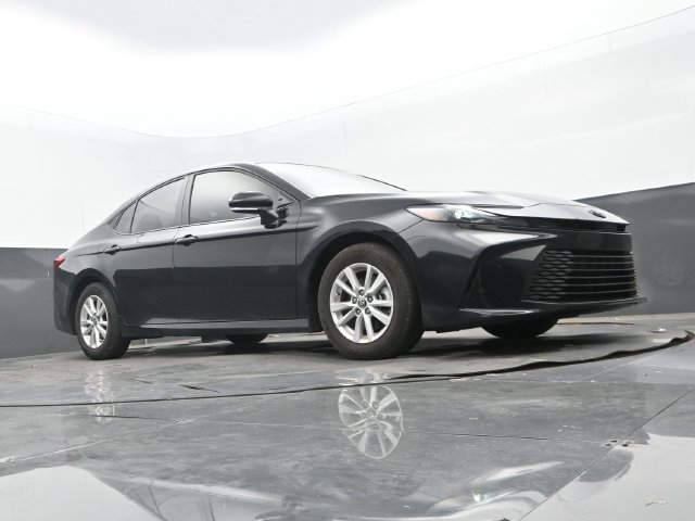 Used 2025 Toyota Camry LE FWD image 9