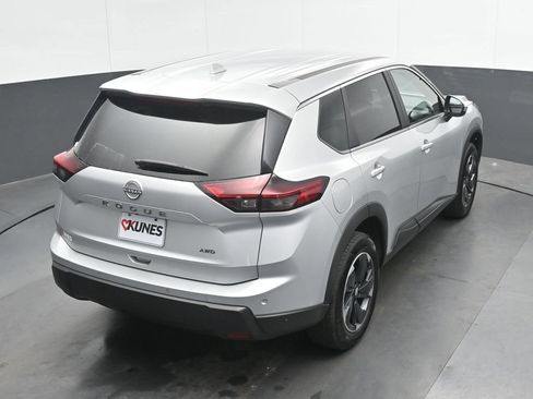 Used 2025 Nissan Rogue SV AWD/4WD image 31