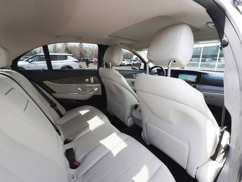 Used 2022 Mercedes-Benz E 350 4MATIC Sedan image 93