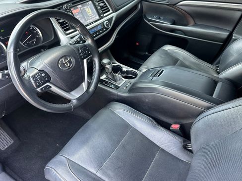 Used 2017 Toyota Highlander Limited Platinum AWD/4WD image 11