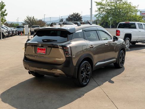 Used 2025 Nissan Kicks SR w/ SR Premium Package AWD/4WD image 7