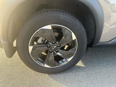 Certified 2024 Nissan Rogue SV w/ SV Premium Package AWD/4WD image 11
