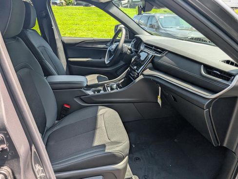 New 2025 Jeep Grand Cherokee Laredo X w/ Luxury Tech Group I image 8