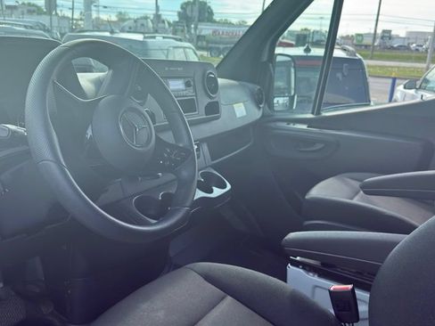 Used 2025 Mercedes-Benz Sprinter 2500 image 8