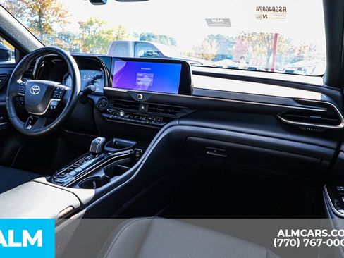 Used 2025 Toyota Crown Signia image 32