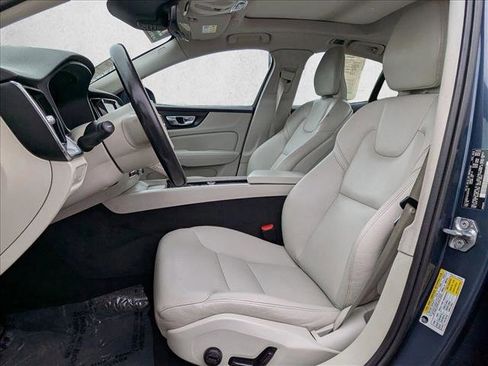Used 2020 Volvo S60 T5 Momentum image 15