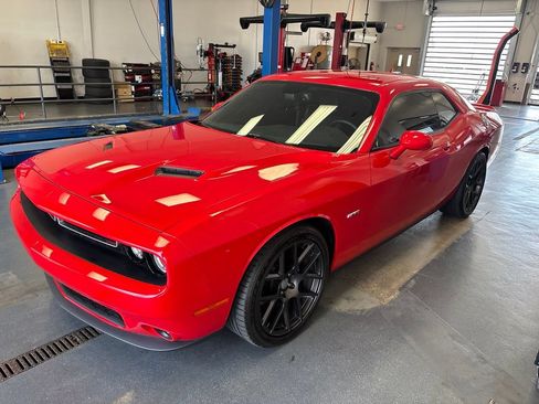 Used 2016 Dodge Challenger R/T Plus RWD image 1