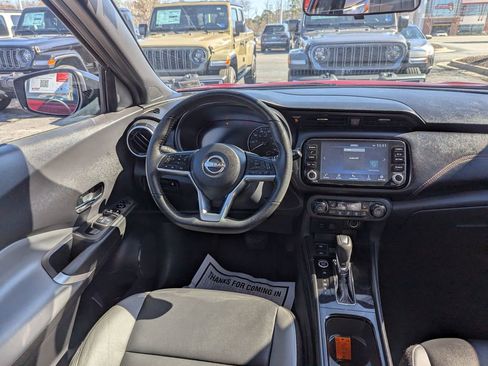 Used 2023 Nissan Kicks SR w/ SR Premium Package image 10