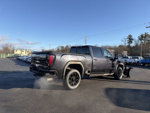 Used 2024 GMC Sierra 2500 AT4 w/ AT4 Premium Plus Package image 4