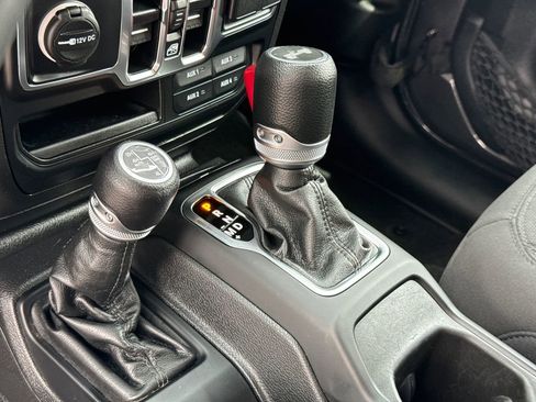 Certified 2023 Jeep Wrangler Unlimited AWD/4WD image 28