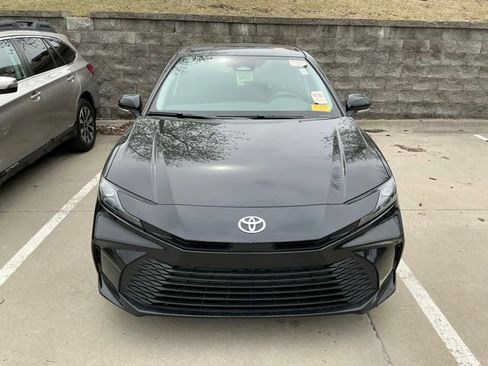 Used 2025 Toyota Camry LE image 2