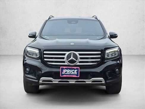Used 2025 Mercedes-Benz GLB 250 4MATIC image 2