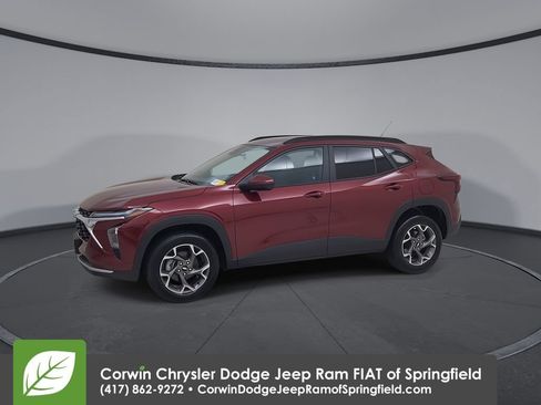 Used 2025 Chevrolet Trax LT w/ LT Convenience Package FWD image 7