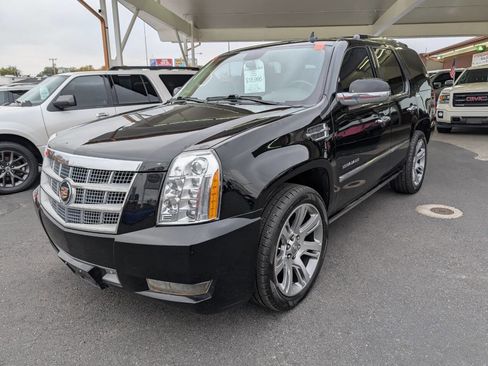 Used 2014 Cadillac Escalade Platinum image 3