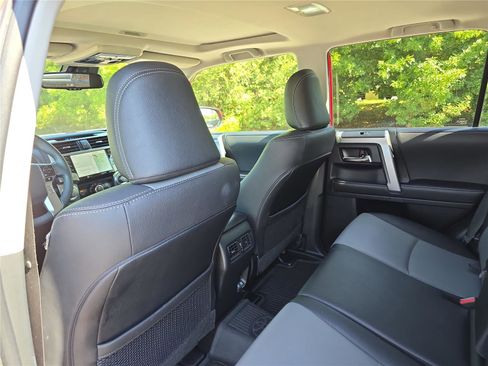 Used 2022 Toyota 4Runner SR5 Premium w/ Moonroof Package AWD/4WD image 16