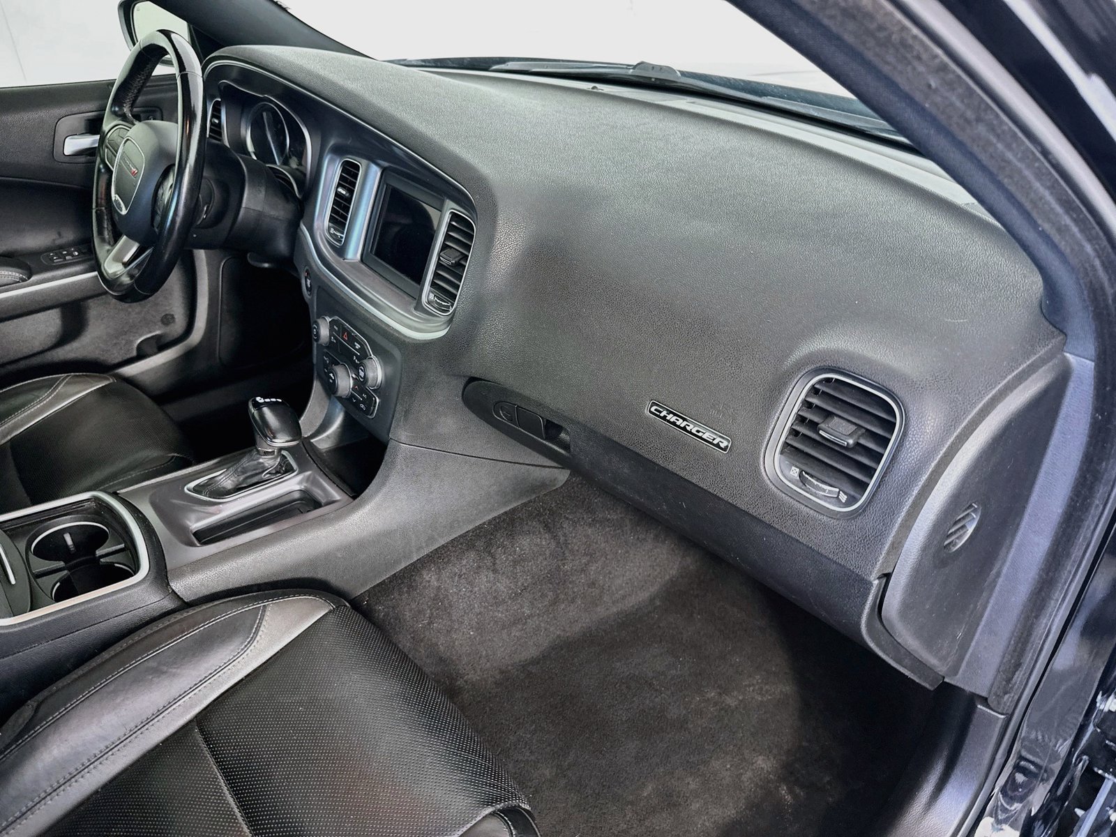 Used 2020 Dodge Charger SXT w/ Leather Interior Group RWD image 29