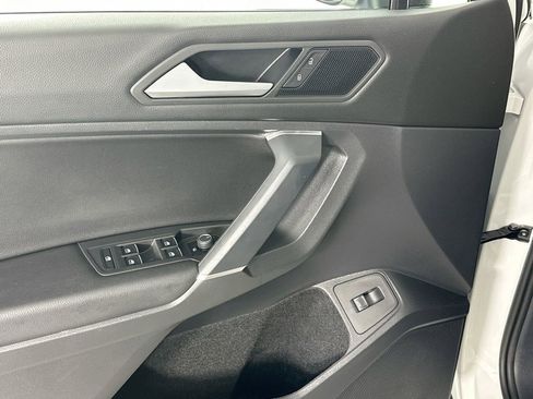 Used 2020 Volkswagen Tiguan SE image 18