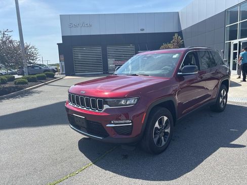Used 2023 Jeep Grand Cherokee 4WD 4xe image 3
