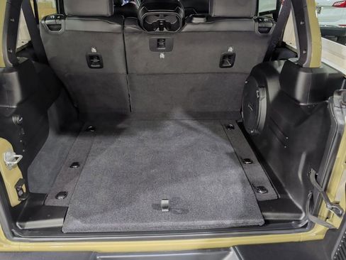 Used 2025 Jeep Wrangler Unlimited Rubicon image 15