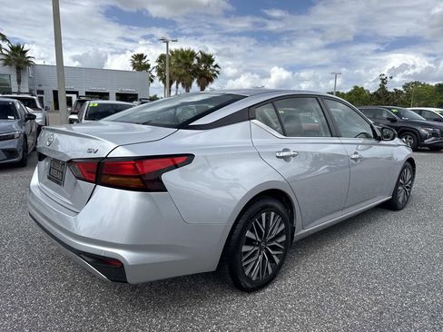 Used 2024 Nissan Altima 2.5 SV image 4