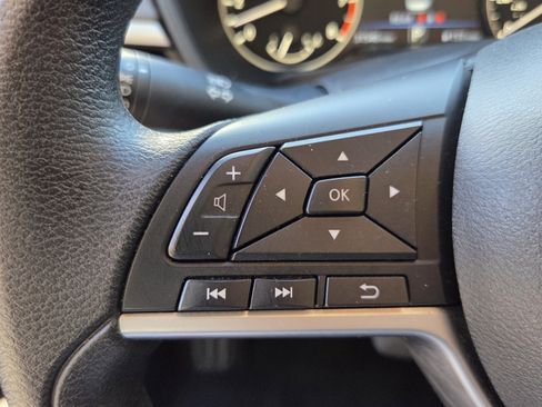 Used 2025 Nissan Altima 2.5 SV FWD image 32