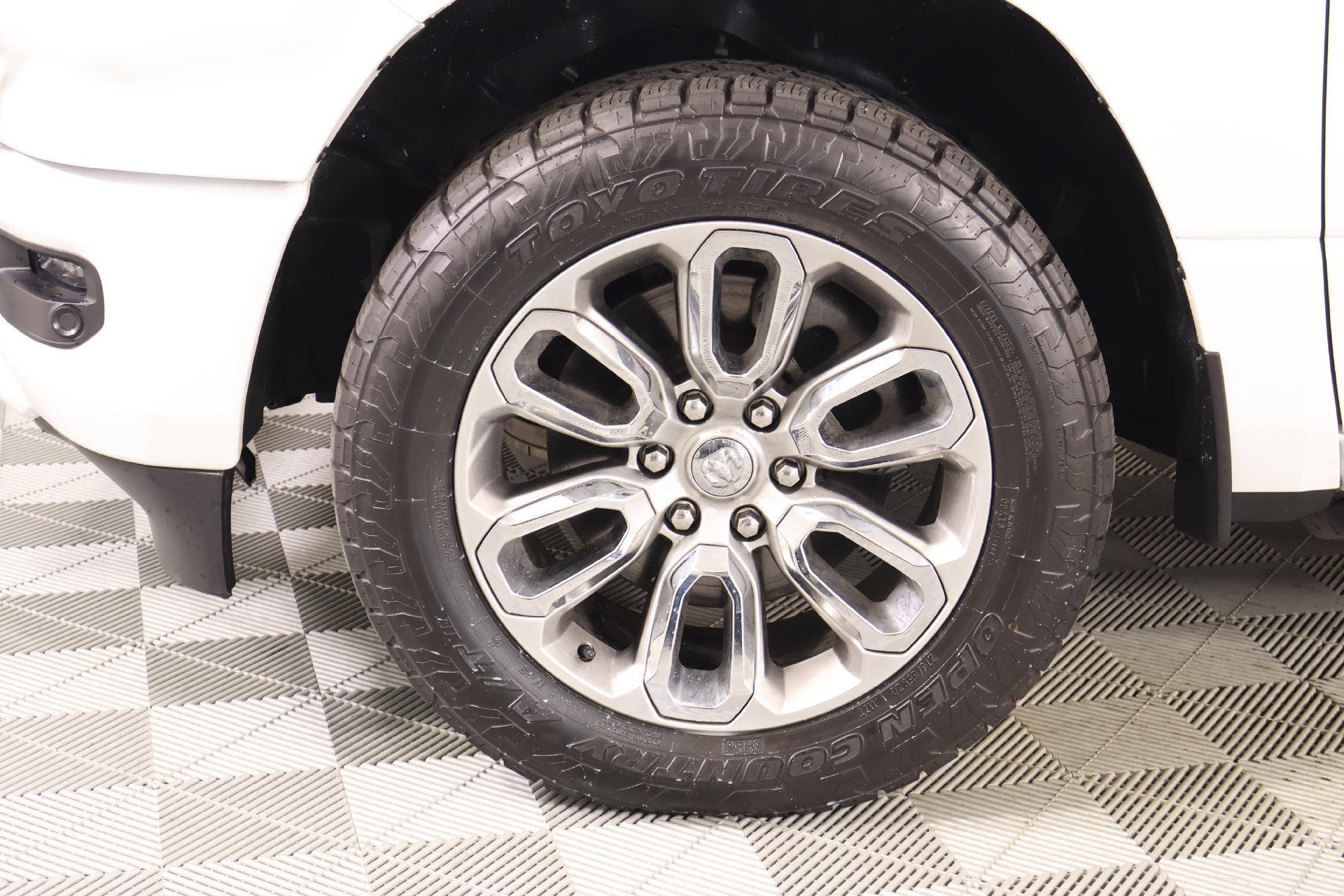 Used 2023 RAM 1500 Laramie AWD/4WD image 19