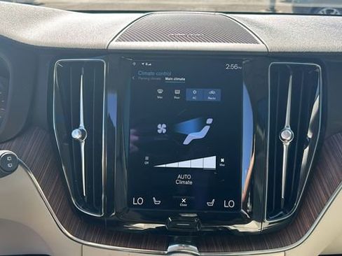 Used 2021 Volvo XC60 T5 Momentum w/ Advanced Package image 20